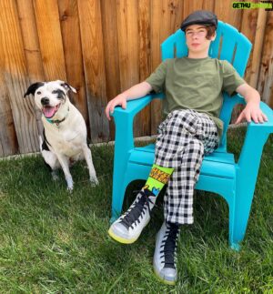 Paxton Booth Instagram - It ain’t easy being green 💚 (or taking pics with Ripley🐾)