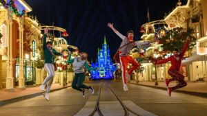 Pearce Joza Instagram - Disney Holiday Magic Quest 🪄 
Coming Dec 4!!! 🎄 🕎 #MagicIsHere