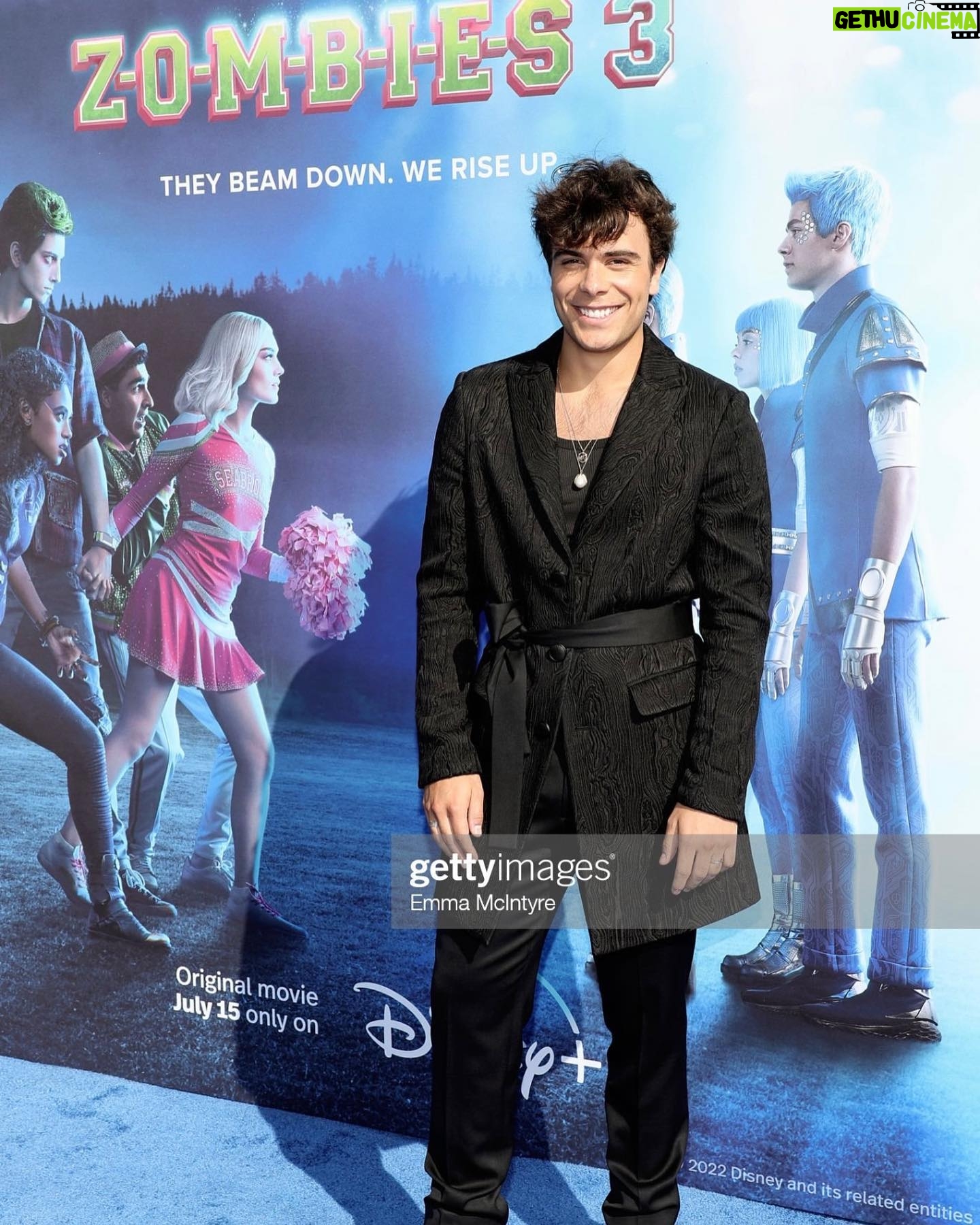 Pearce Joza - 54.2K Likes - ZOMBIES 3 JULY 15 ON DISNEY
I love you all and can’t wait for you to see this movie ❤️
Styled by @christinajpacelli
Wearing @ateliercillian
Boots @jb_rautureau
Jewelry @laurenwolfjewelry