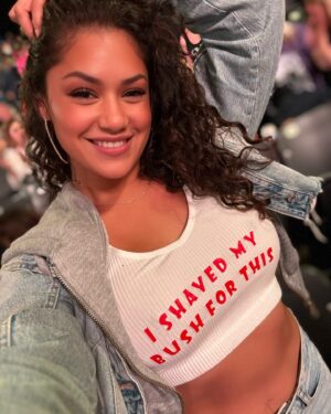 Pearl Gonzalez Instagram - I did it for You.. Motley Crüe! 💋👊🏼

@motleycrue 

#summer #fun #summervibes #milwaukee #wisconsin #motleycrue 🎶 #classic #rocknroll 🎸 #mma #boxing #fighter #babe #girl