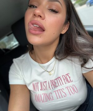 Pearl Gonzalez Instagram - Not just a pretty face ✨💕

Saturday fight night and chill.. WYD? 👊🏼

#ufc #boxing #fight #night #saturday #fighter #girl #babe