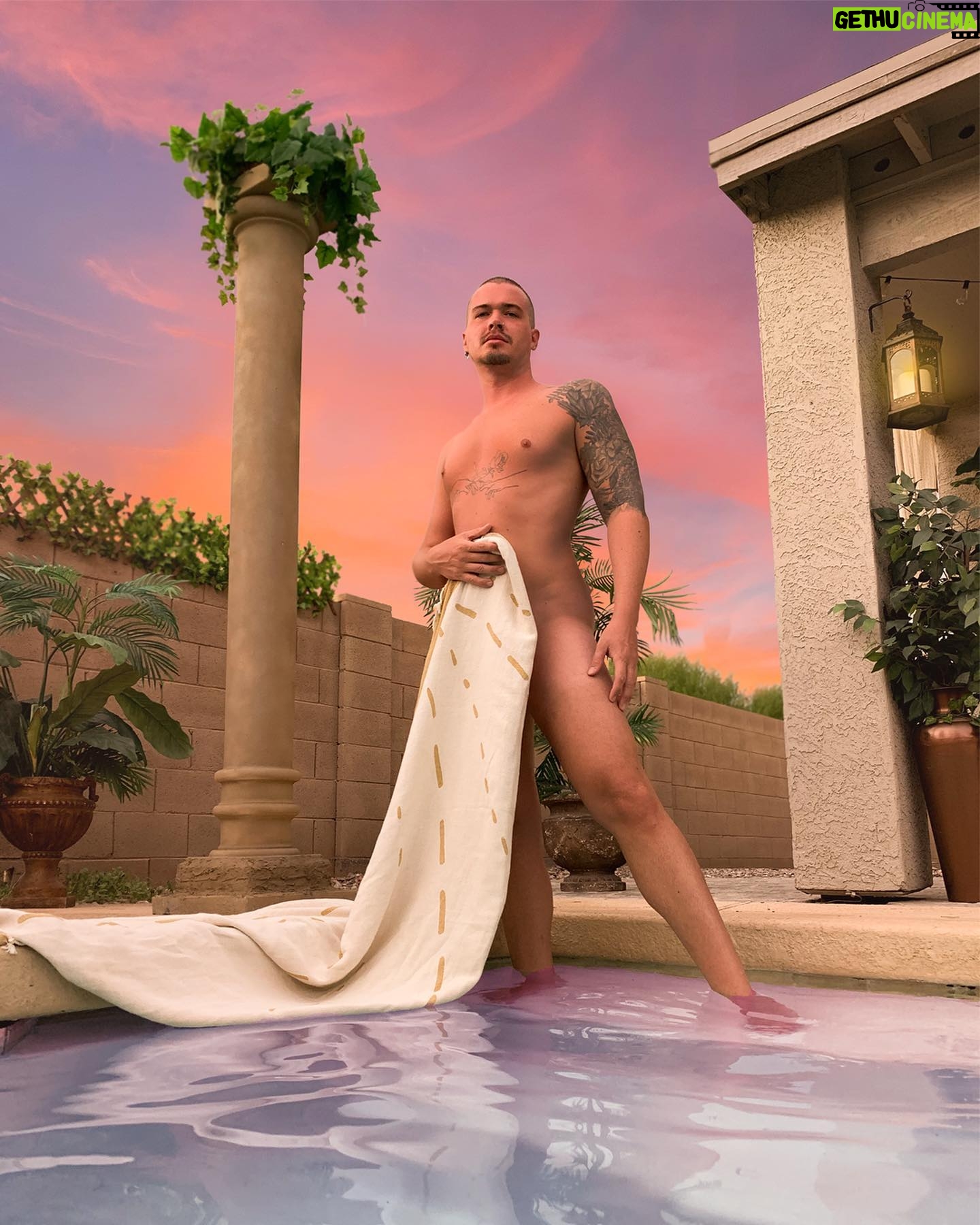 Pearl Liaison - 52.5K Likes - Vanlifing the last nine months has been fab but moving into my new house definitely doesn’t suck. Excited to not focus on things like “where shall I sleep tonight? How many bears and murderers are outside my door?” and put my energy back into gay artsy bullshit, yay ⛲️🍃