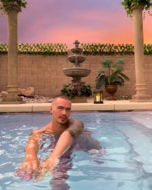 Pearl Liaison Instagram - Vanlifing the last nine months has been fab but moving into my new house definitely doesn’t suck. Excited to not focus on things like “where shall I sleep tonight? How many bears and murderers are outside my door?” and put my energy back into gay artsy bullshit, yay ⛲️🍃