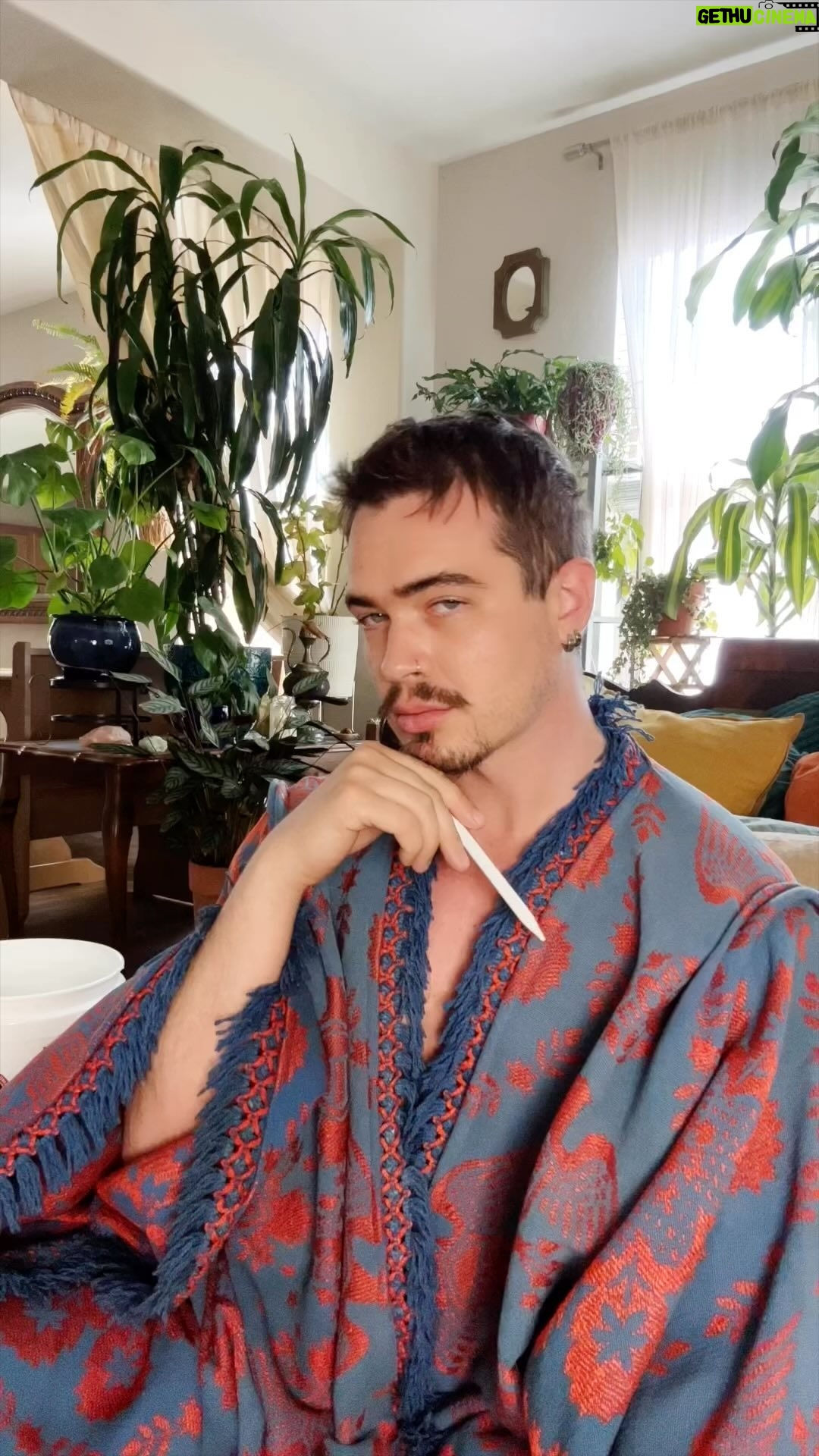 Pearl Liaison - 42.9K Likes - Love this journey for them 🌈
Name: michael knowles AKA Miss Diva Aurora Rose Michaels 🌹
Inspirations: Makeup ❣️💋💄
Secret talent: Fashion design 👠