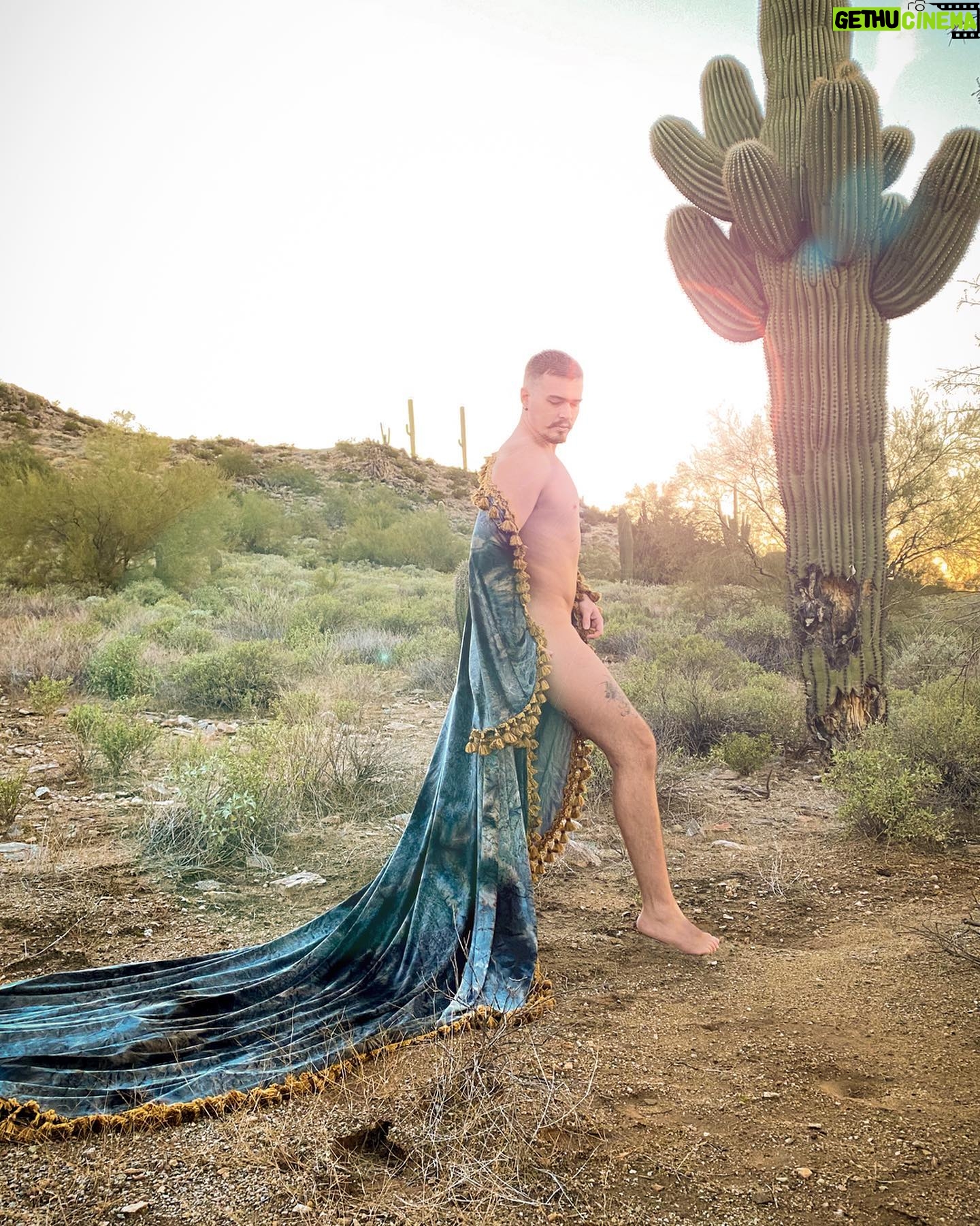 Pearl Liaison - 85.4K Likes - If ur over 30 and having identity issues.. can’t rly picture yourself in five years..been around but nowhere feels like home.. lots of interests but not obsessed w anything.. prob undiagnosed social disorder.. don’t know how to maximize skills.. well bitch, i feel u! anyway, how cute is this robe??