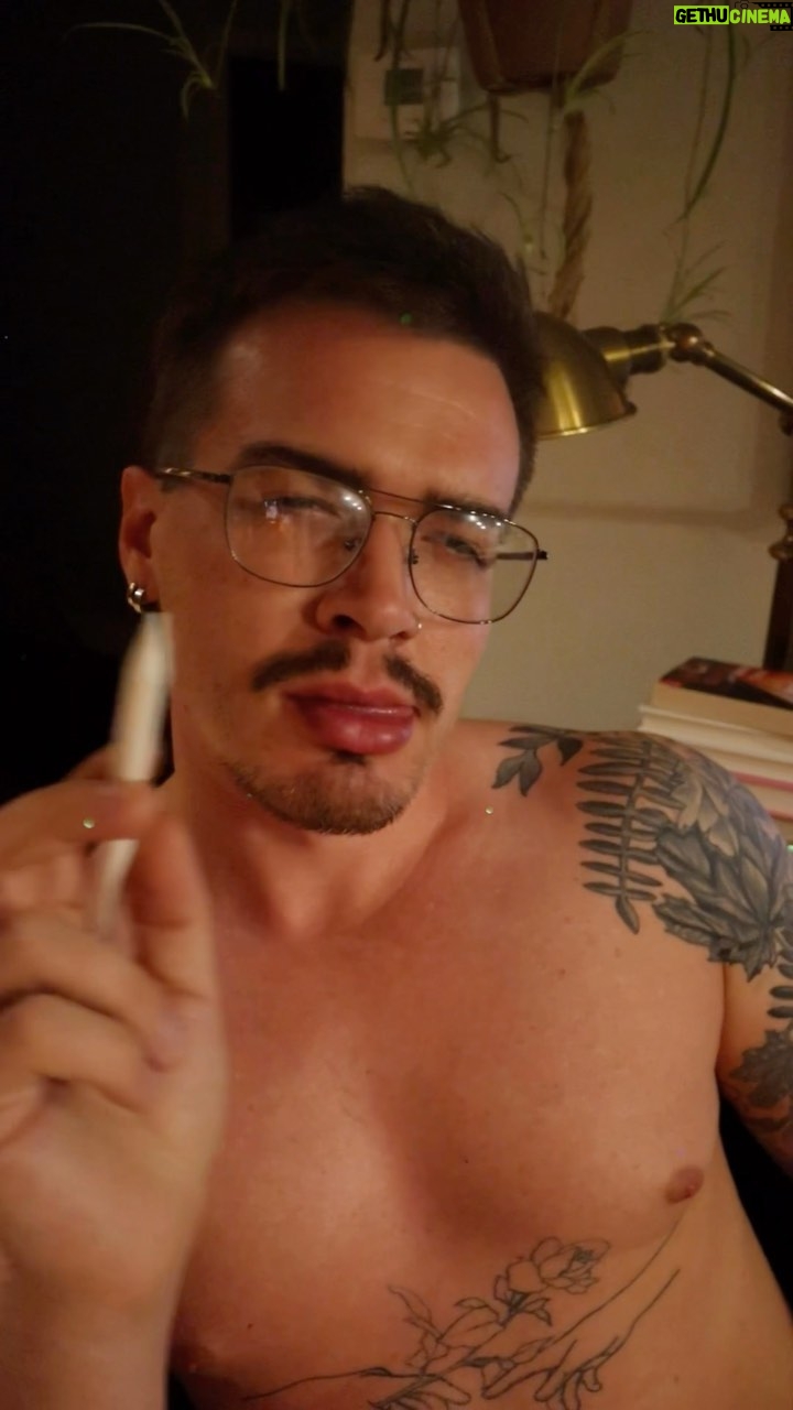 Pearl Liaison - 35.5K Likes - Turning rep*blicans into the dolls 💄
Name: Tucker Carlson AKA Belinda Andrews
Werkroom entrance: “The body has arrived, bitches!”
Secret talent: Duck walk
Who’s next? 🎀🐷👛