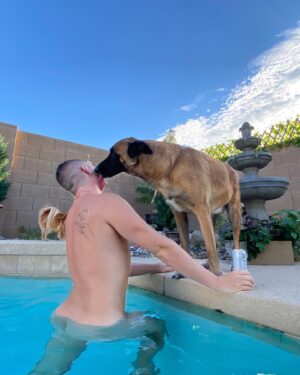 Pearl Liaison Instagram - Puppy smoochiez 🥹🐺🍑