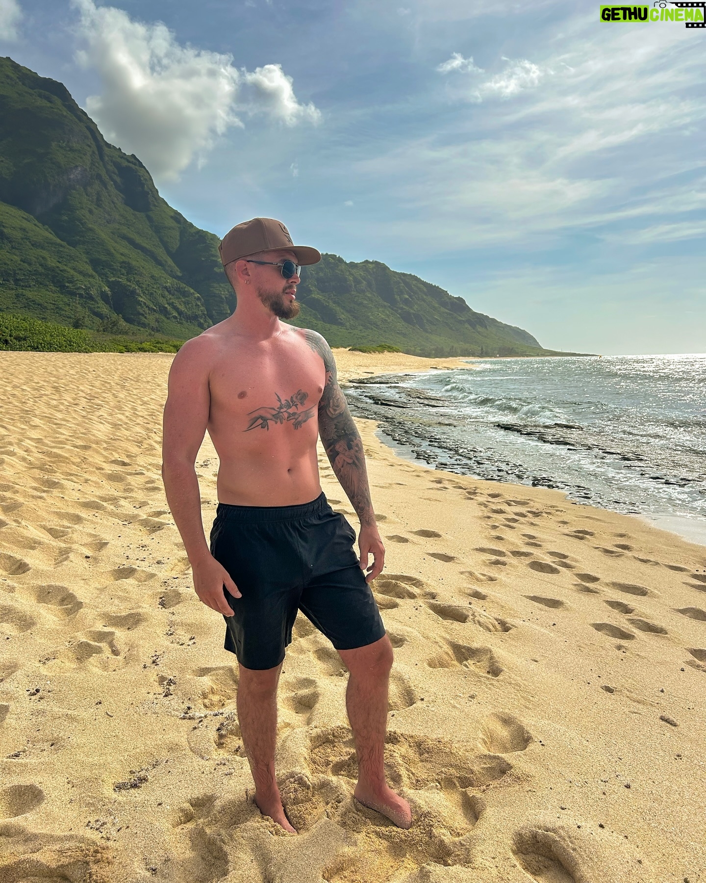 Pearl Liaison - 34.9K Likes - Do I have sunscreen on my face? 🌊☀️⛰️