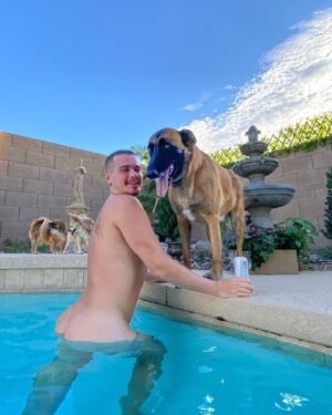 Pearl Liaison Instagram - Puppy smoochiez 🥹🐺🍑