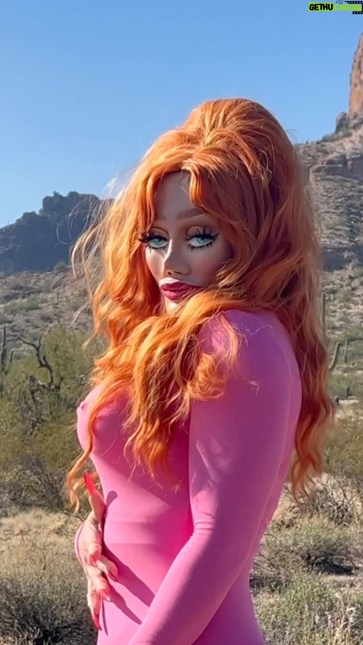 Pearl Liaison - 59.5K Likes - what mental illness???🌞