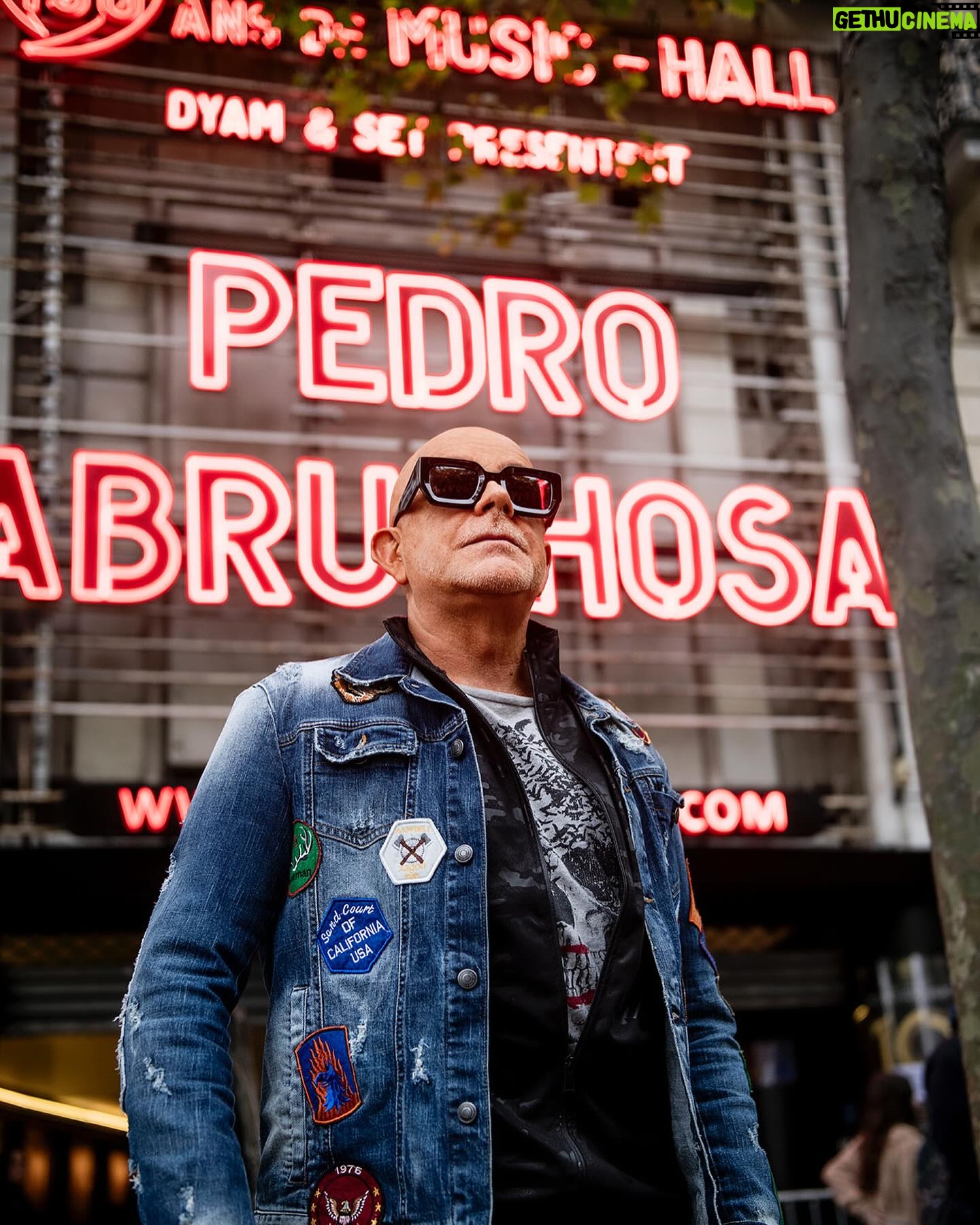Pedro Abrunhosa - 2.2K Likes - Algumas imagens após o inenarrável espectáculo em Paris. 🇫🇷 Fotos de @ritacarmo_photography @hugo_abu @eric_ferreira77