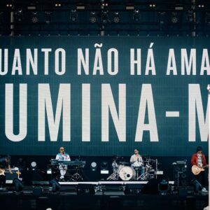 Pedro Abrunhosa Instagram - Há mar e mar, multidão e ficar🔥🔥🔥 Tarde sublime de mergulho nas emoções, na libertação colectiva, nas lágrimas conjuntas, na euforia da Paz. Obrigado a todos!!! 😎 incontornável já, o Festival do Continente! @continente Fotos @catarinarocha_photography @hp_producoesgroup @sonsemtransito