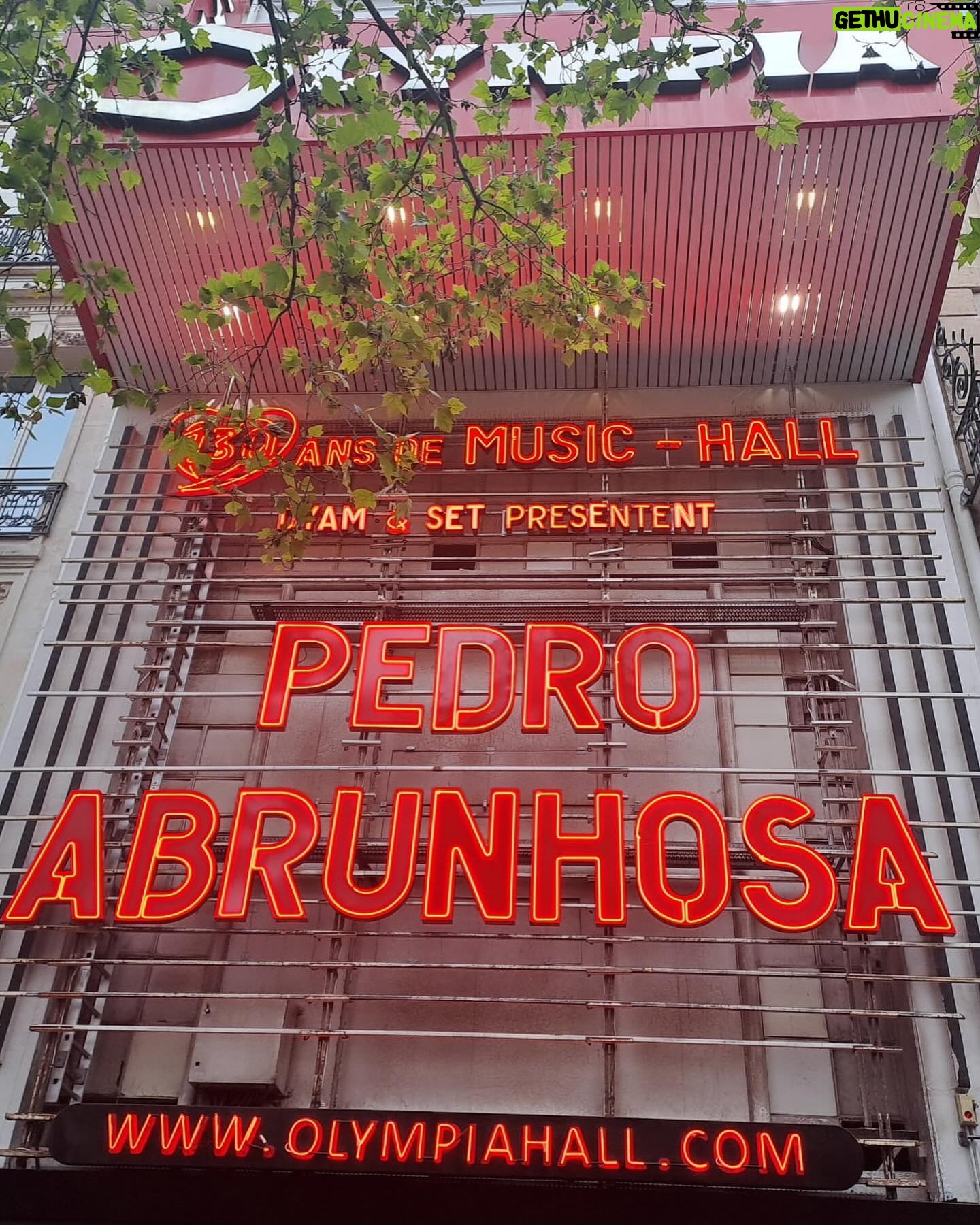 Pedro Abrunhosa - 2.2K Likes - Algumas imagens após o inenarrável espectáculo em Paris. 🇫🇷 Fotos de @ritacarmo_photography @hugo_abu @eric_ferreira77