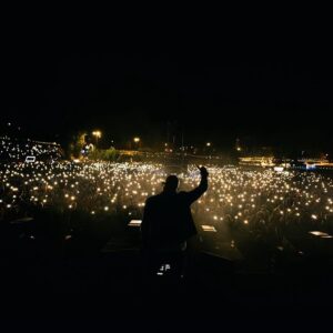 Pedro Abrunhosa Instagram - Fafe: onde noite e encantamento se cruzaram.🔥 Melhor do que qualquer descrição, vê as filmagens :))🔥🔥😎Obrigadoooooooo a tos@s!! @municipio_de_fafe @aliciaamusica Fotos de @catarinarocha_photography