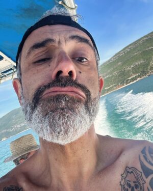 Pedro Alves Instagram - ⚠️ DESINFLURNCER ⚠️
➡️Vida de rico a fazer de conta
#agostinholindo #desinfluencer