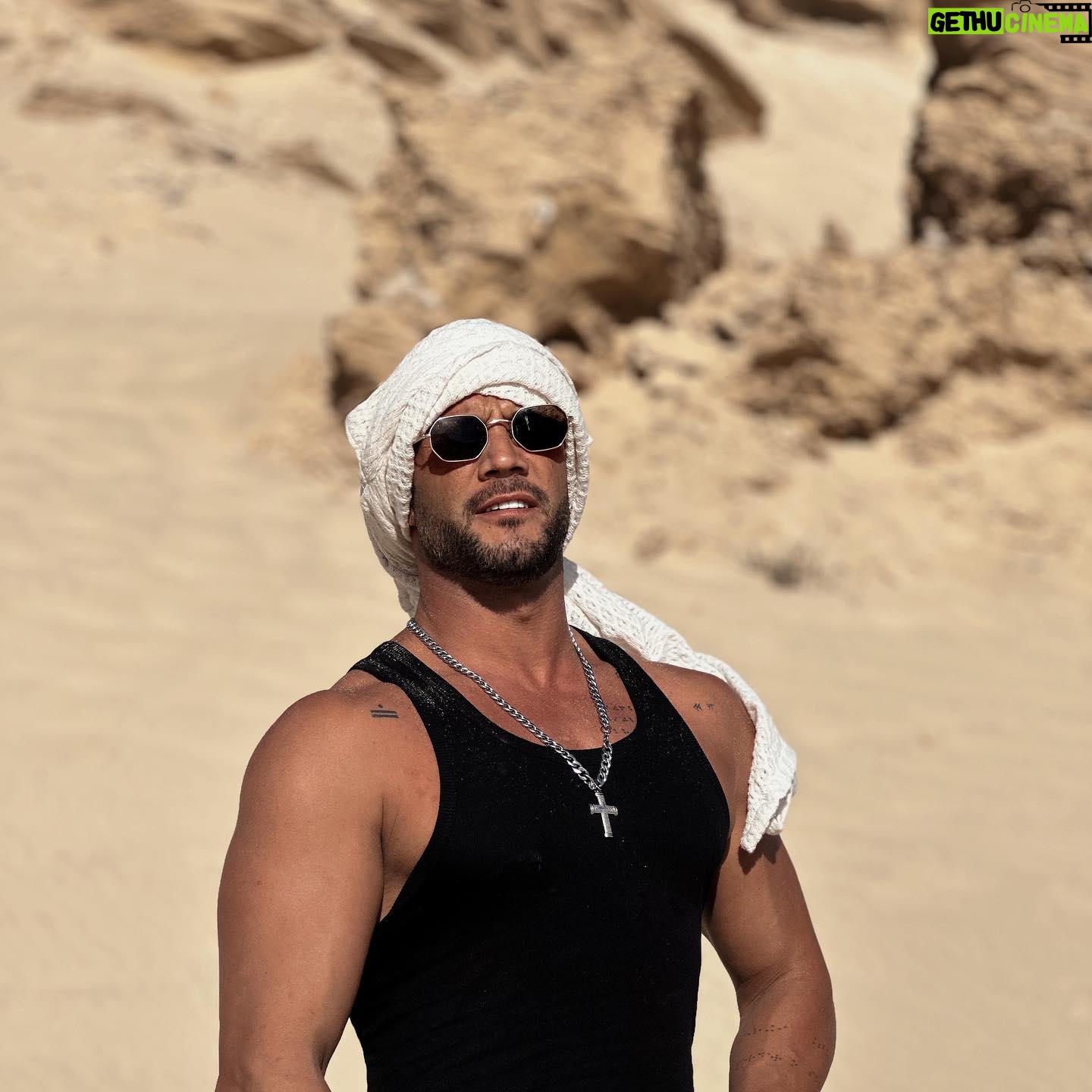 Pedro Barroso - 23.6K Likes - Que bom conhecer todos estes cantinhos! Foi um privilégio estar neste “deserto” na zona da Fonte de Areia. Dois dias de passeio de jipe que fiz com a @angietravelagency e a @moinhorentacar, onde aproveitei para conhecer também o Miradouro dos Morenos e o Miradouro das Flores. Uma das minhas recomendações para quem vem para a Ilha Dourada! Deixem-se guiar pela @soltropico e a @angietravelagency !
Tenho mais dois dias para aproveitar. O que mais me recomendam?
#soltropico #visitmadeira #madeiratãotua