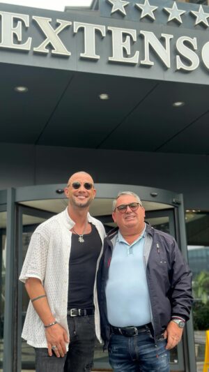 Pedro Barroso Instagram - Promessa Feita , Promessa Cumprida!!!
Assim foi e assim será!!! O nosso projecto @ogclinicadentaria Partilhar Sorriso! Desde a primeira reunião como @horaciopereiraaa que ficamos bastante entusiasmados de poder levar a cabo este projecto e poder partilhar de coração aberto também o que de bom nos é dado ! Eu próprio rumei a Turquia onde depois de muitos anos consegui ter o sorriso que sempre desejei!!!
A nossa intenção é poder partilhar juntamente com os elementos da empresa e do projecto a possibilidade transformar uma vida por mês!!! E depois de analisar muitas candidaturas a primeira selecionada foi a @suzana_sassa e lá fizemos a SURPRESA cheios de emoção… Vão poder acompanhar esta guerreira mãe de dois filhos dedicada e sempre desejou ter um sorriso maior de dentro para fora!!!! Será um privilégio ir com ela a Turquia e acompanhar todo o processo!!! A vida é uma só… e tem-me ensinado que bens materiais pouco importam e que o melhor que deixamos é um bonito legado e as sementes de amor que deixamos no coração do próximo… por isso aqui vamos nos muito em breve para esta bonita aventura l!!!! Obrigado a todos, não deixem de acompanhar e de enviar as vossas candidaturas pois para o mês haverá um novo selecionado!!! Com o @horaciopereiraaa CONQUISTAR É POSSÍVEL E FAZER A DIFERENÇA FAZ PARTE DO CAMINHO…