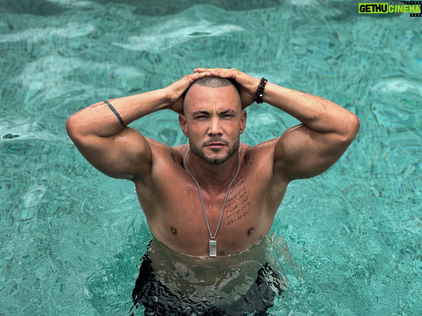 Pedro Barroso - 20.8K Likes - It all begins with you. If you don’t care for yourself, you won’t be strong enough to take care of anything in life.
Ph @itsmiguel_com
Dream Place @grandehotelthermas - Nature and Spa