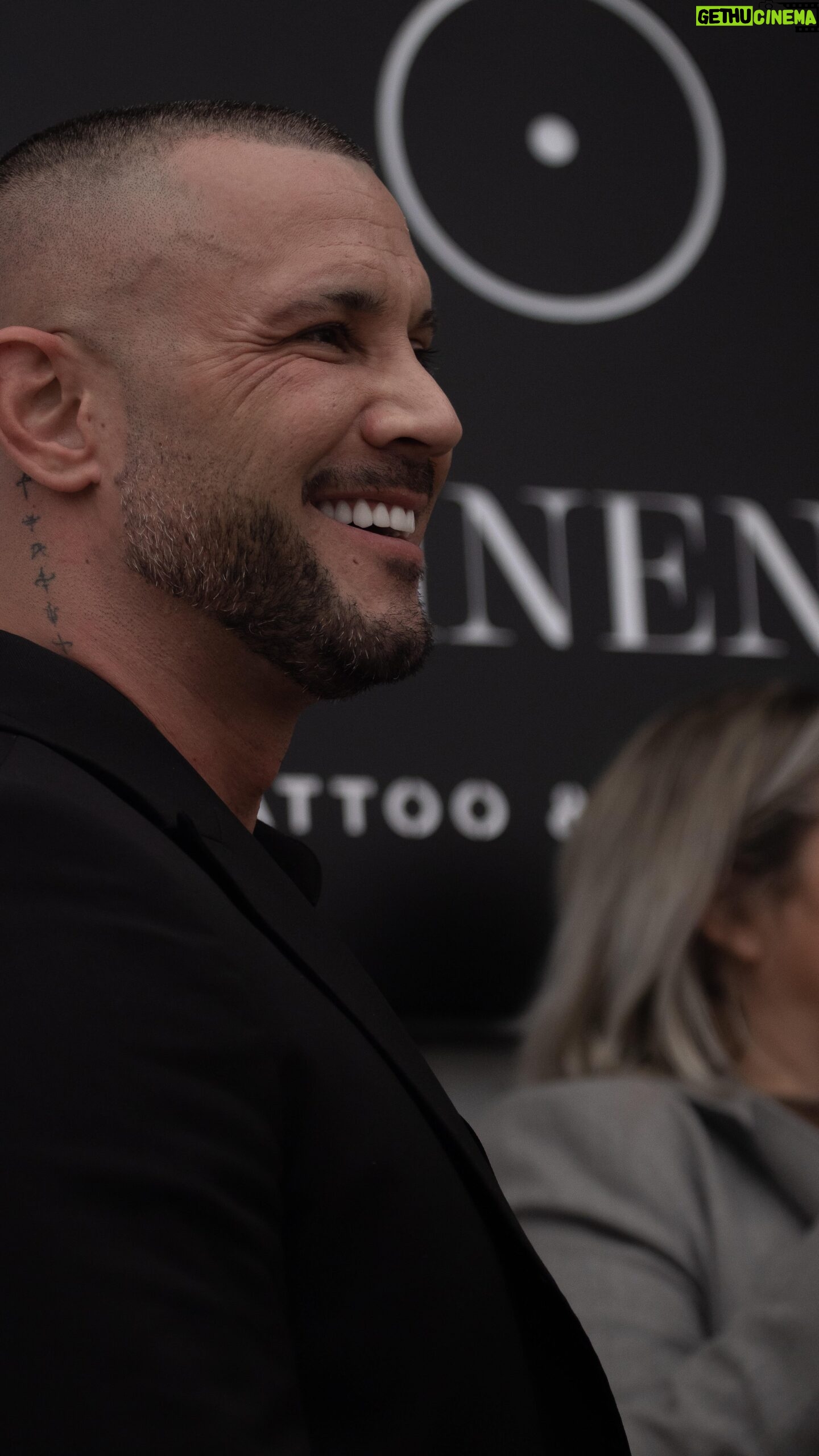 Pedro Barroso - 25.5K Likes - @pedrobarrosojewelry
REBORN
Após o final do gratificante anterior projeto, a decisão foi continuar o meu caminho a solo, transportando como bagagem todos os valores com que sempre me entreguei…
Este REBORN, renasce com uma nova intensidade de entrega…
Renasce continuando a agregar a importância e o dever de empatia pelo próximo.
Renasce pelas sábias partilhas do Périto, que todos vós conhecem…
Renasce por cada delicada partilha vossa…
Por confiarem e acreditarem em mim
Pelo desafio da criação
REBORN
Porque somos feitos de renovados começos
...que este caminho seja uma nova longa estrada onde juntos caminharemos
A toda a excelente e criativa equipe da @eminente_tattooegaleria um imenso obrigado por este desafio único!!! Privilégio poder ter esta minha extensão de alma e forma de expressão artística neste espaço único e ao lado de um de um leque de Grandes Artistas Nacionais!!!
Obrigado por não largarem a mão @elisabeteoliveira65 @pedro.lopes.376043 @itsmiguel_com !!!
Obrigado @jose_franciscosta @mr_fernando_oliveira pelo olhar atento e pelo desafio proposto, esse mesmo deu-me um novo alento e energia na altura em que mais precisava!!!
Obrigado a todos vocês que fazem parte deste meu caminho!!!
Mommy @santiagoana2010 , Santiago e Périto minhas inspirações…
P.S. - Quando te disserem que não vais conseguir, CAMINHA com tudo o que tens dentro de ti…