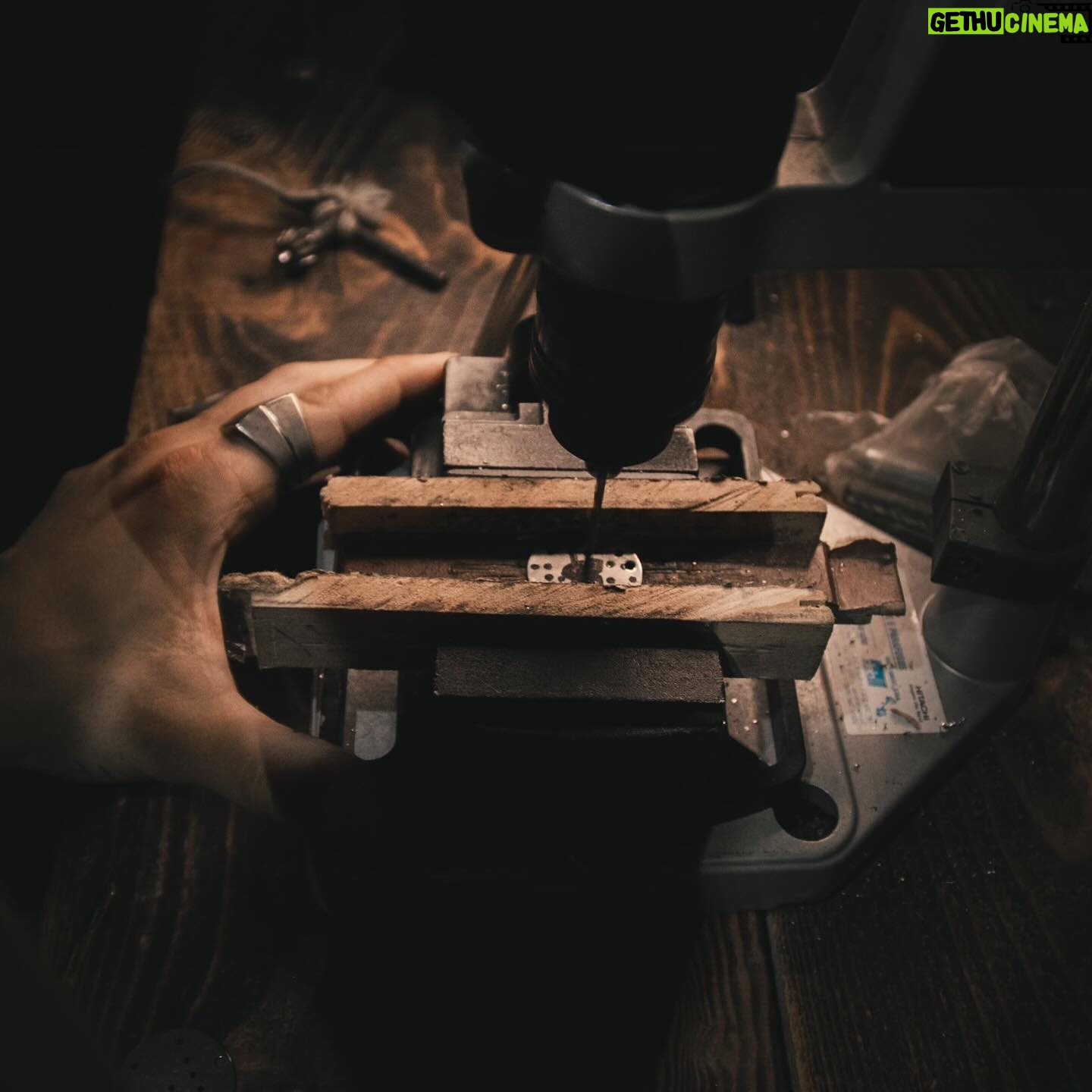 Pedro Barroso - 25.6K Likes - OPEN DAY @amarajewelry.thelabel
Mais uma vez, hoje e amanhã vou estar mais perto de vocês! Um privilégio este de poder saber mais um bocadinho da vossa história e de juntos podermos eternizar pessoas, momentos propósitos em peças que ficarão para a Eternidade.
Ainda TEMOS 2 Vagas para HOJE à noite e algumas para amanhã. Faz já a tua reserva para poderes fazer em videochamada a tua peça comigo! Envia já mensagem privada! Até Já