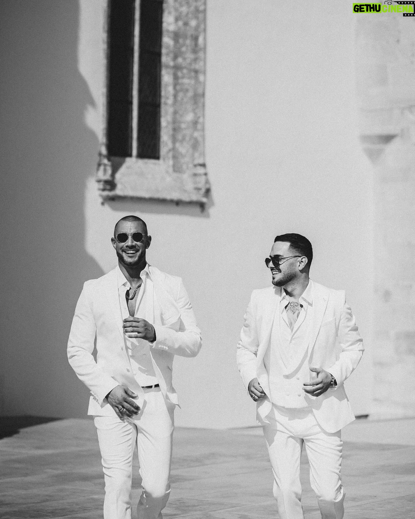 Pedro Barroso - 21K Likes - Let’s cheer each other on, and watch each other grow… @clifeink
TRUE FRIENDSHIP…We Stand and Fight…
Ph @leandrophgomes for @under.blue
