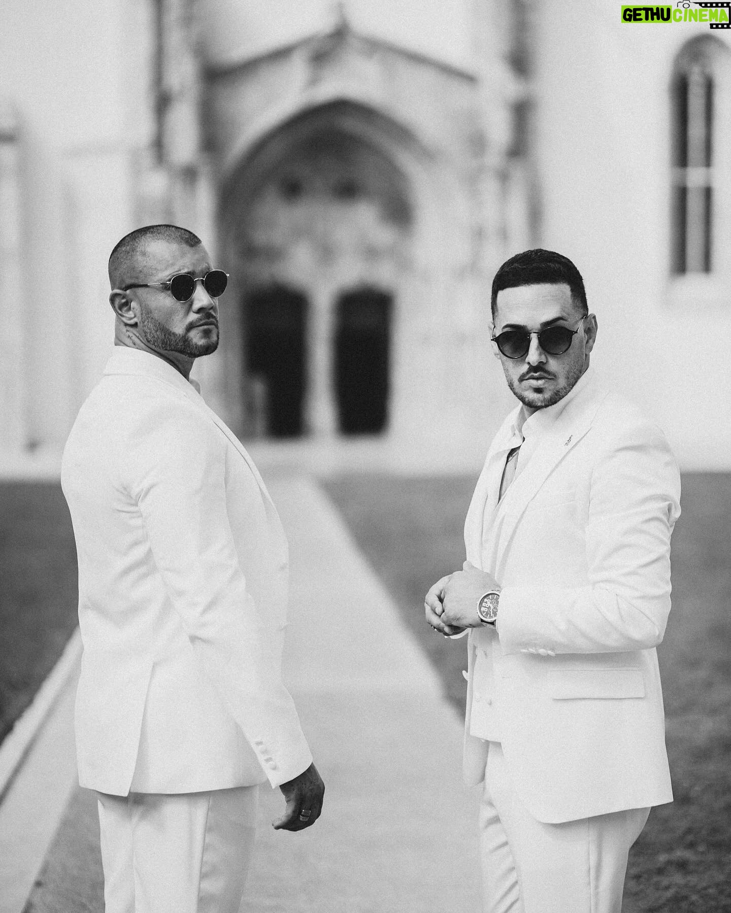 Pedro Barroso - 21K Likes - Let’s cheer each other on, and watch each other grow… @clifeink
TRUE FRIENDSHIP…We Stand and Fight…
Ph @leandrophgomes for @under.blue