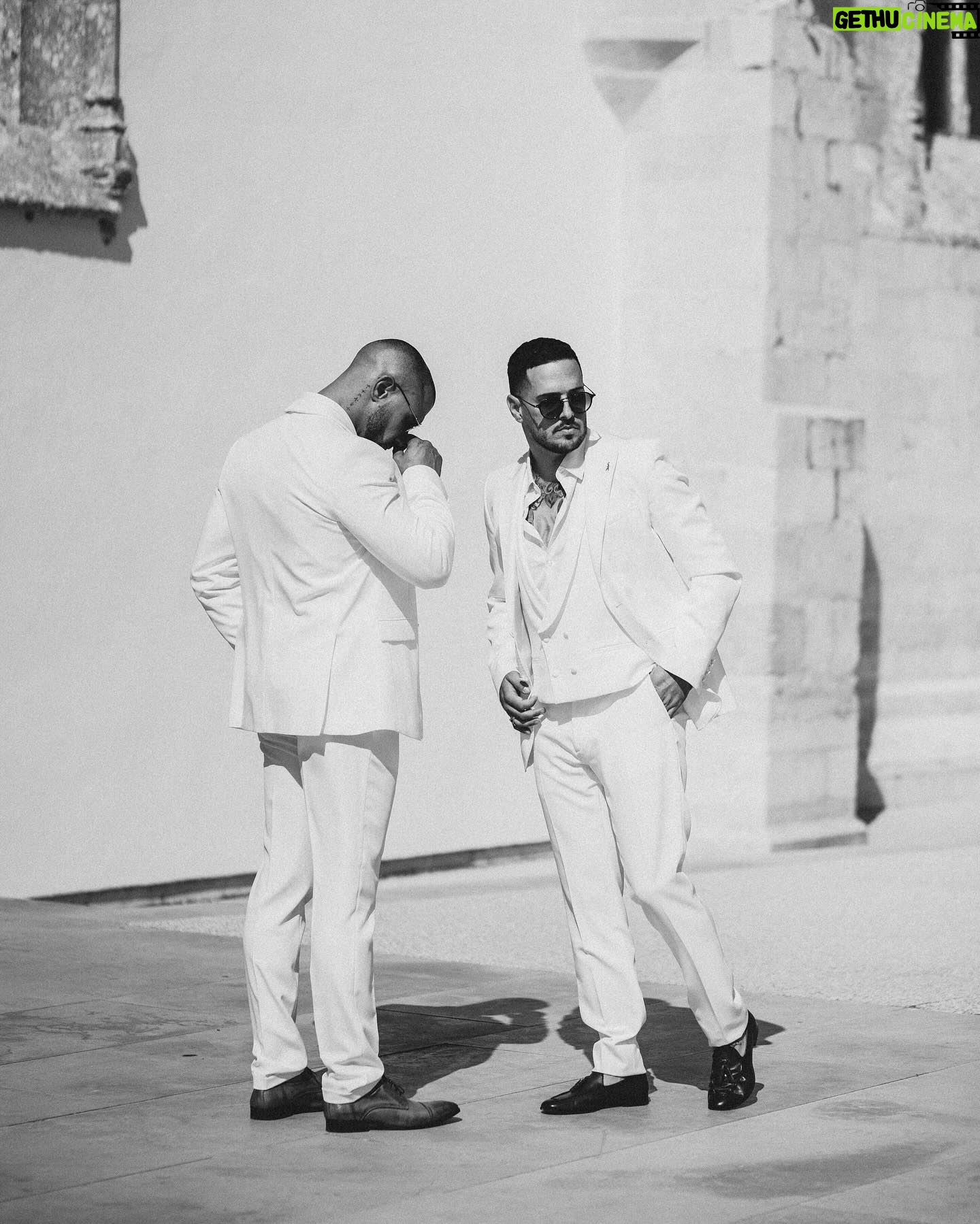 Pedro Barroso - 21K Likes - Let’s cheer each other on, and watch each other grow… @clifeink
TRUE FRIENDSHIP…We Stand and Fight…
Ph @leandrophgomes for @under.blue
