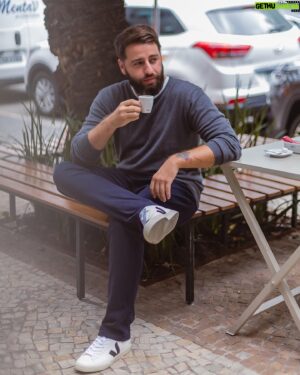 Pedro Beloniel Instagram - @pedro é fã de carteirinha da Calça 247 e conta um pouco de como ela faz parte da sua rotina – que pede muito conforto e versatilidade.

Conheça a Linha 247, que também conta com Jaqueta e bermuda acessando o site da Oficina. Link na bio!

#useoficina #linha247 #modamasculina #basicoreinventado