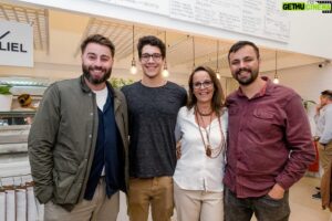 Pedro Beloniel Instagram - Mais um desafio que ela mata no peito e mete gol! @mbbenoliel boa sorte com o seu mais novo filho, o Café do @museudoamanha !!! Sucesso pra você, pro @leo.klajnberg e pra toda equipe do @ateliebenoliel ! Orgulho!!! Fotos do meu irmão @renatowrobel