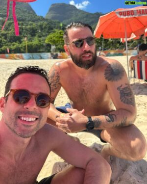 Pedro Beloniel Instagram - Aniversário desse cara que por onde passa, conquista o coração de todos! Meu amigo, que privilégio ter a sua amizade, obrigado pela parceria e todos as conversas! Parabéns , @leozonen !