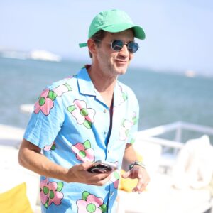 Pedro Granger Instagram - Porque é que até estou com boa cara e tal? 
Porque até tenho juízo e ponho creme que o sol é fixe mas não dá para nos armarmos em Xicos Espertos. 

#PedroGranger #Bioderma #BiodermaPortugal #Sunscreen #Verao #Companhiadassolucoes #UrbanBeach