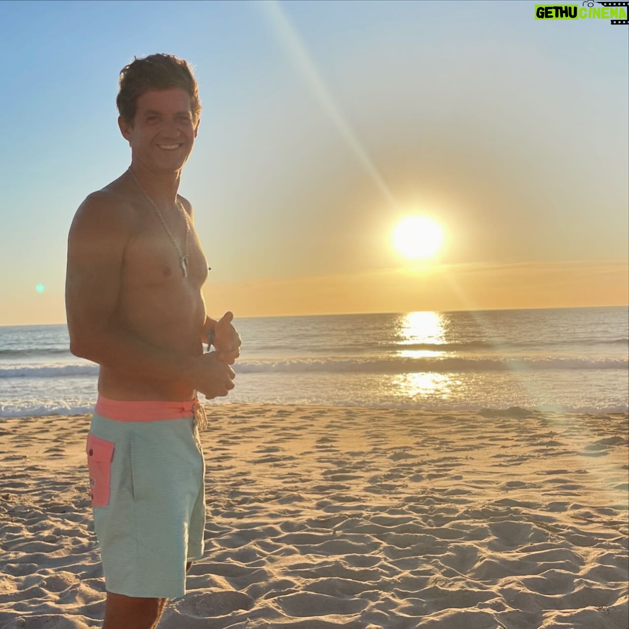 Pedro Granger - 3 Likes - Mais giro que os calções só mesmo este solzaço.
Ok, vá!… eu também não estou mal 🤷🏼♂️.
#PedroGranger #DCK #DCKboardahorts #sun #summer #beach #verao #praia #parceria