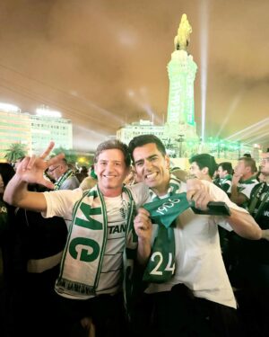 Pedro Granger Instagram - Porque o Sporting é o nosso grande amor! 
As duas últimas vezes que fomos campeões não pude ir ao Marquês fazer a festa , portanto ontem soube-me a triplicar . 
💪🏻Obrigado família Sportinguista💚 

#PedroGranger #Sporting #sportingclubedeportugal #SCP #DiaDeTITULO #Campeoes