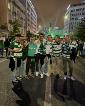 Pedro Granger Instagram - Porque o Sporting é o nosso grande amor! 
As duas últimas vezes que fomos campeões não pude ir ao Marquês fazer a festa , portanto ontem soube-me a triplicar . 
💪🏻Obrigado família Sportinguista💚 

#PedroGranger #Sporting #sportingclubedeportugal #SCP #DiaDeTITULO #Campeoes