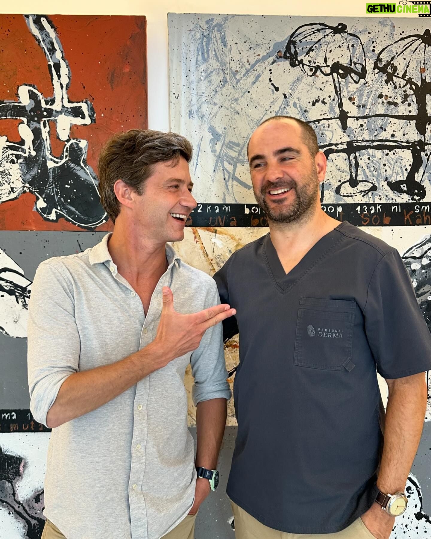 Pedro Granger - 411 Likes - E a poucos dias de fazer mais um ano de vida, eis que a minha vida tropeça na do Luís e na simpatia e profissionalismo da sua equipa da @personalderma ,
Que este tenha sido o primeiro de muitos bons encontros , que andarmos de boa cara é o que se quer .
Até já Personalderma team ✌🏻.
#Pedrogranger #LuisUva #personalderma #Parceria