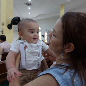 Pedro Malta Instagram - É festa na terra e é festa no céu! 🌌⛪

Dante foi batizado! 

É uma felicidade imensa poder compartilhar esse momento com aqueles que amo, como minha parceira de vida e mãe desse pequeno utilizador de suspensórios, @fernandalmalta ❤️, nossos padrinhos @danyymalta e Mauro - obrigado por tudo e por nos ajudarem a traçar o caminho de bênçãos que Dante terá a oportunidade de seguir - e é claro, toda a nossa família reunida! 

Quero agradecer, com todo meu carinho e respeito por sua excelência no atendimento, a @alegricefestas , que disponibilizou e separou cada item de decoração com o maior cuidado, e que tanto contribuiu para tornar esse dia mais que especial em nossas vidas, vocês são incríveis e seguem sendo minha recomendação máxima para festas na região. 

É isso, um domingo mais que abençoado para todos vocês!