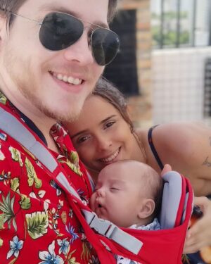 Pedro Malta Instagram - 2 meses dessa bolinha de amor

 (não sou eu, sou no máximo uma esfera de 29 anos 🥸) 

@fernandalmalta obrigado por cuidar de nós ❤️

Ps. não se deixem enganar por mais essa foto dormindo, a Globo tá perdendo - de noite quem não dorme é a gente... 😅😵