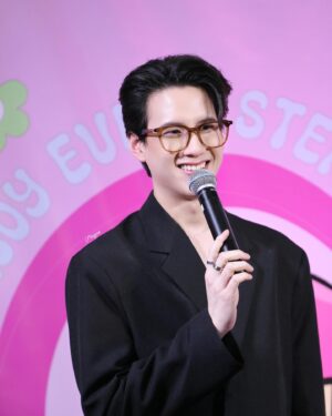 Peerawich Ploynumpol Instagram - 💗 #ROVINGFOXxPeerawich |📸: Ploypat
