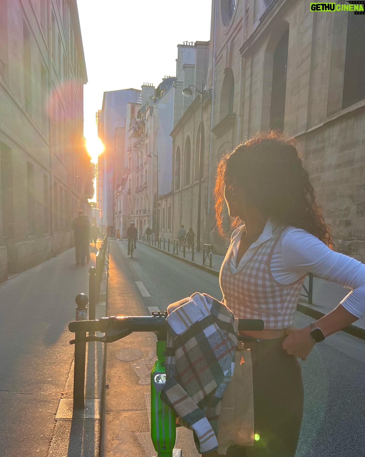 Pegah Ghafoori - 2.4K Likes - Shkoot shkoot❤️🛴🎞️