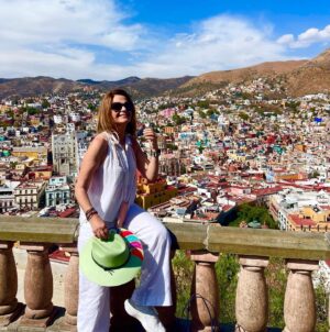 Peggy Stathakopoulou Instagram - Καλή Ανάσταση αγαπημένοι μου! Χριστός Ανέστη από το μακρινό και μαγικό Μεξικό!!! Με όλα τα χρώματα του κόσμου❤️🌹