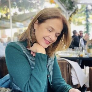 Peggy Stathakopoulou Instagram - Στους δρόμους για τα δώρα των ημερών και γρήγορο καφεδάκι❤️Ευτυχισμένα Χριστούγεννα σε όλους τους αγαπημένους μου  φίλους ❤️ Με αλήθεια και καινούργιες ευχές!❤️