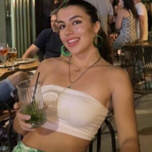 Peggy Stathakopoulou Instagram - Κορούλα μου χρόνια πολλά κι ευτυχισμένα ! 20 χρόνια είναι μόνο η αρχή ! Να ζεις με χαρά, με προσφορά στους συνανθρώπους σου , με βαθειά περιέργεια για την μαγεία της ζωής! Με ευαισθησία, , ενσυναίσθηση κι ευθύνη! Σήμερα έζησα κάτι πρωτόγνωρο μετά την παράσταση. Μητέρες που έχουν χάσει τα παιδιά τους ήταν απόψε εκεί! Κάτι πολύ βαθύ μοιράστηκα μαζί  τους! Είσαι ό, τι πιο πολύτιμο μου χαρίστηκε στη ζωή αυτή! Πρόσεχε τον εαυτό σου και ζήσε την κάθε στιγμή! Η μανούλα❤️❤️❤️