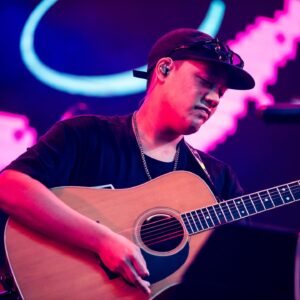 Pei-Yu Hung Instagram - 大港開唱 Megaport Festival with 宇宙最棒的葛西瓦

[ 演出歌單 Setlist ]

01. 廢到月亮
02. 無慣例的早晨
03. 在海邊
04. 你是自由的
05. LET IT BLEED (with 葛西瓦)
06. 出海口 (with 葛西瓦)
07. Secalivatan 過站不停 (with 葛西瓦)

[ 工作人員名單 Crew ]

Band Leader、鍵盤｜鄭昭元
吉他｜Savulu
貝斯｜林恩立
鼓手｜簡聿民
Program、吉他｜趙宇晨
FoH 音響設計｜史孟玄
Monitor 音響設計｜陳俊廷

造型設計｜Xiang Huang
化妝師｜石詮
髮型師｜Veson
化妝助理｜Zayn
服裝｜ @prototypes.ch @road__sign 
鞋履｜ @viviennewestwoodtaiwan 

經紀人、演出統籌｜黃子瑋
執行經紀｜蔡佳蓉

最愛的嘉賓｜葛西瓦
最愛的嘉賓經紀人｜小毛 

📷 @megaportfest