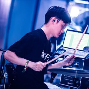 Pei-Yu Hung Instagram - 大港開唱 Megaport Festival with 宇宙最棒的葛西瓦

[ 演出歌單 Setlist ]

01. 廢到月亮
02. 無慣例的早晨
03. 在海邊
04. 你是自由的
05. LET IT BLEED (with 葛西瓦)
06. 出海口 (with 葛西瓦)
07. Secalivatan 過站不停 (with 葛西瓦)

[ 工作人員名單 Crew ]

Band Leader、鍵盤｜鄭昭元
吉他｜Savulu
貝斯｜林恩立
鼓手｜簡聿民
Program、吉他｜趙宇晨
FoH 音響設計｜史孟玄
Monitor 音響設計｜陳俊廷

造型設計｜Xiang Huang
化妝師｜石詮
髮型師｜Veson
化妝助理｜Zayn
服裝｜ @prototypes.ch @road__sign 
鞋履｜ @viviennewestwoodtaiwan 

經紀人、演出統籌｜黃子瑋
執行經紀｜蔡佳蓉

最愛的嘉賓｜葛西瓦
最愛的嘉賓經紀人｜小毛 

📷 @megaportfest