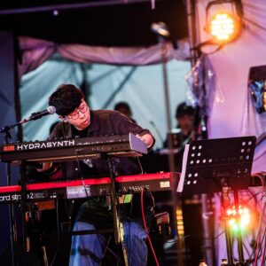 Pei-Yu Hung Instagram - 大港開唱 Megaport Festival with 宇宙最棒的葛西瓦

[ 演出歌單 Setlist ]

01. 廢到月亮
02. 無慣例的早晨
03. 在海邊
04. 你是自由的
05. LET IT BLEED (with 葛西瓦)
06. 出海口 (with 葛西瓦)
07. Secalivatan 過站不停 (with 葛西瓦)

[ 工作人員名單 Crew ]

Band Leader、鍵盤｜鄭昭元
吉他｜Savulu
貝斯｜林恩立
鼓手｜簡聿民
Program、吉他｜趙宇晨
FoH 音響設計｜史孟玄
Monitor 音響設計｜陳俊廷

造型設計｜Xiang Huang
化妝師｜石詮
髮型師｜Veson
化妝助理｜Zayn
服裝｜ @prototypes.ch @road__sign 
鞋履｜ @viviennewestwoodtaiwan 

經紀人、演出統籌｜黃子瑋
執行經紀｜蔡佳蓉

最愛的嘉賓｜葛西瓦
最愛的嘉賓經紀人｜小毛 

📷 @megaportfest