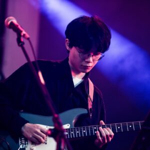 Pei-Yu Hung Instagram - 大港開唱 Megaport Festival with 宇宙最棒的葛西瓦

[ 演出歌單 Setlist ]

01. 廢到月亮
02. 無慣例的早晨
03. 在海邊
04. 你是自由的
05. LET IT BLEED (with 葛西瓦)
06. 出海口 (with 葛西瓦)
07. Secalivatan 過站不停 (with 葛西瓦)

[ 工作人員名單 Crew ]

Band Leader、鍵盤｜鄭昭元
吉他｜Savulu
貝斯｜林恩立
鼓手｜簡聿民
Program、吉他｜趙宇晨
FoH 音響設計｜史孟玄
Monitor 音響設計｜陳俊廷

造型設計｜Xiang Huang
化妝師｜石詮
髮型師｜Veson
化妝助理｜Zayn
服裝｜ @prototypes.ch @road__sign 
鞋履｜ @viviennewestwoodtaiwan 

經紀人、演出統籌｜黃子瑋
執行經紀｜蔡佳蓉

最愛的嘉賓｜葛西瓦
最愛的嘉賓經紀人｜小毛 

📷 @megaportfest