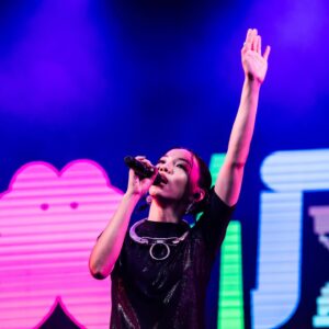 Pei-Yu Hung Instagram - 大港開唱 Megaport Festival with 宇宙最棒的葛西瓦

[ 演出歌單 Setlist ]

01. 廢到月亮
02. 無慣例的早晨
03. 在海邊
04. 你是自由的
05. LET IT BLEED (with 葛西瓦)
06. 出海口 (with 葛西瓦)
07. Secalivatan 過站不停 (with 葛西瓦)

[ 工作人員名單 Crew ]

Band Leader、鍵盤｜鄭昭元
吉他｜Savulu
貝斯｜林恩立
鼓手｜簡聿民
Program、吉他｜趙宇晨
FoH 音響設計｜史孟玄
Monitor 音響設計｜陳俊廷

造型設計｜Xiang Huang
化妝師｜石詮
髮型師｜Veson
化妝助理｜Zayn
服裝｜ @prototypes.ch @road__sign 
鞋履｜ @viviennewestwoodtaiwan 

經紀人、演出統籌｜黃子瑋
執行經紀｜蔡佳蓉

最愛的嘉賓｜葛西瓦
最愛的嘉賓經紀人｜小毛 

📷 @megaportfest