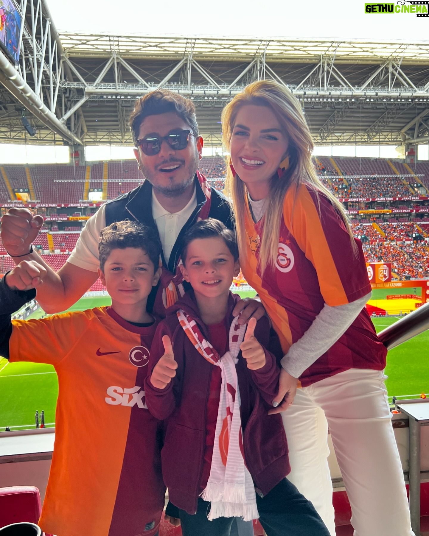Pelin Karahan - 155K Likes - ❤️💛 🦁❤️💛🦁❤️💛🦁