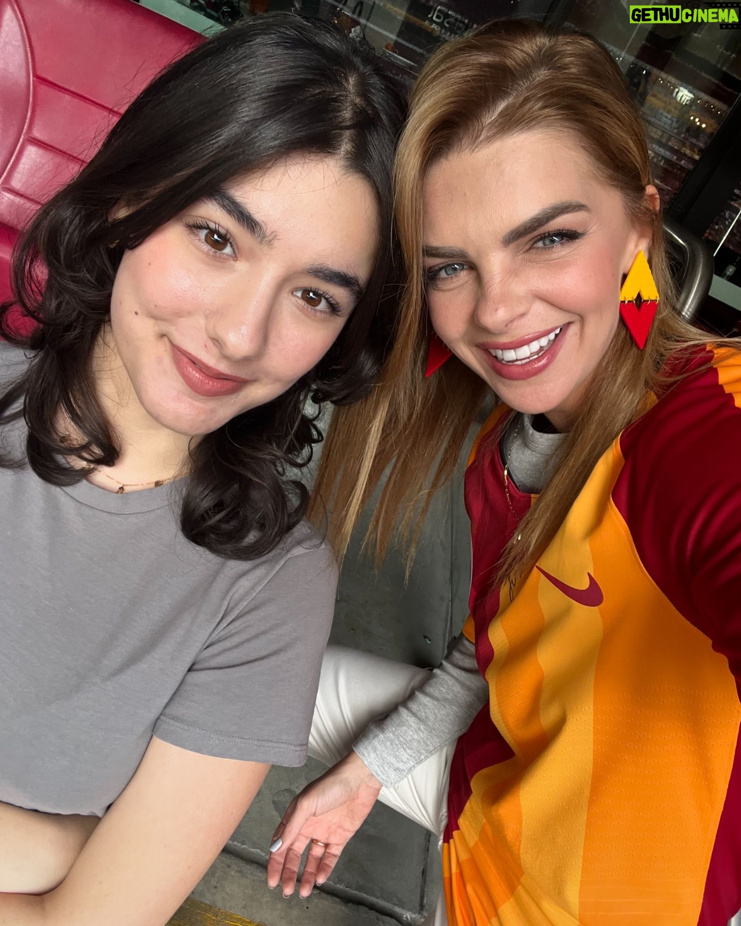 Pelin Karahan - 155K Likes - ❤️💛 🦁❤️💛🦁❤️💛🦁