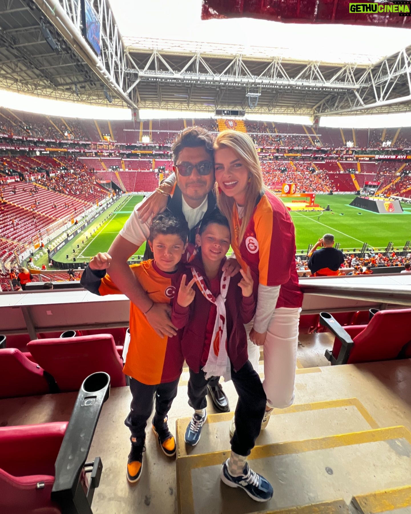 Pelin Karahan - 155K Likes - ❤️💛 🦁❤️💛🦁❤️💛🦁